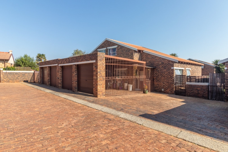 3 Bedroom Property for Sale in Weltevreden Park Gauteng