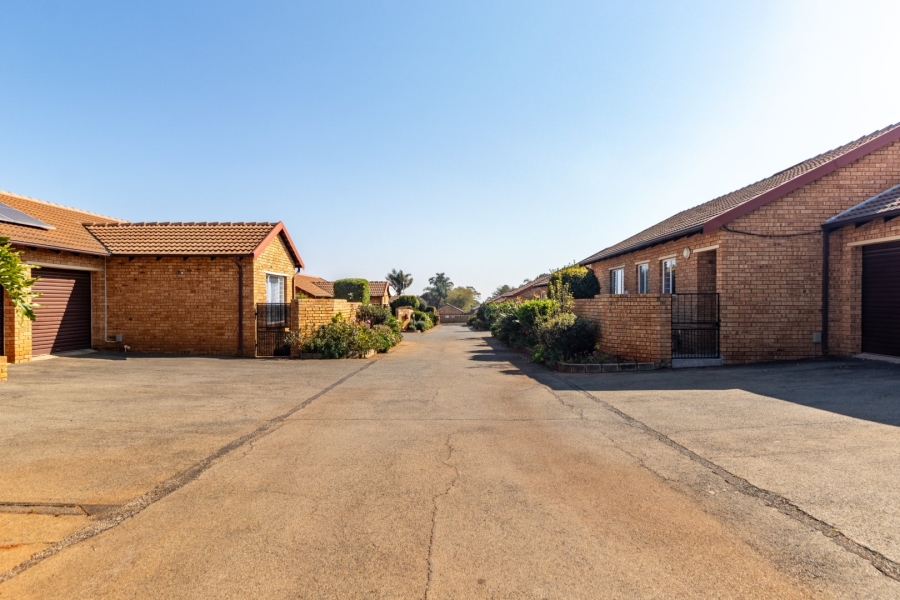 3 Bedroom Property for Sale in Weltevreden Park Gauteng