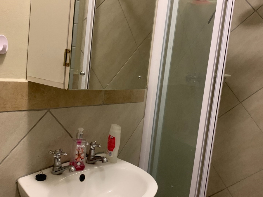 To Let 2 Bedroom Property for Rent in Glen Austin Gauteng