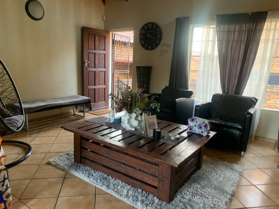 To Let 2 Bedroom Property for Rent in Zwartkop Gauteng