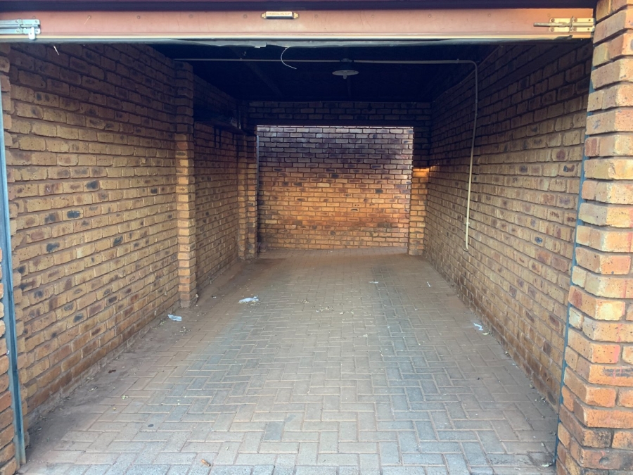 To Let 2 Bedroom Property for Rent in Zwartkop Gauteng
