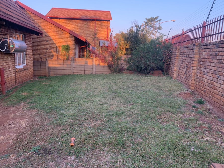 To Let 2 Bedroom Property for Rent in Zwartkop Gauteng