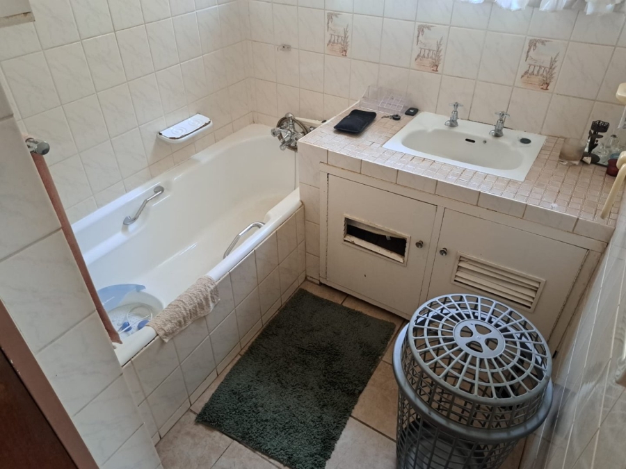 6 Bedroom Property for Sale in Sinoville Gauteng