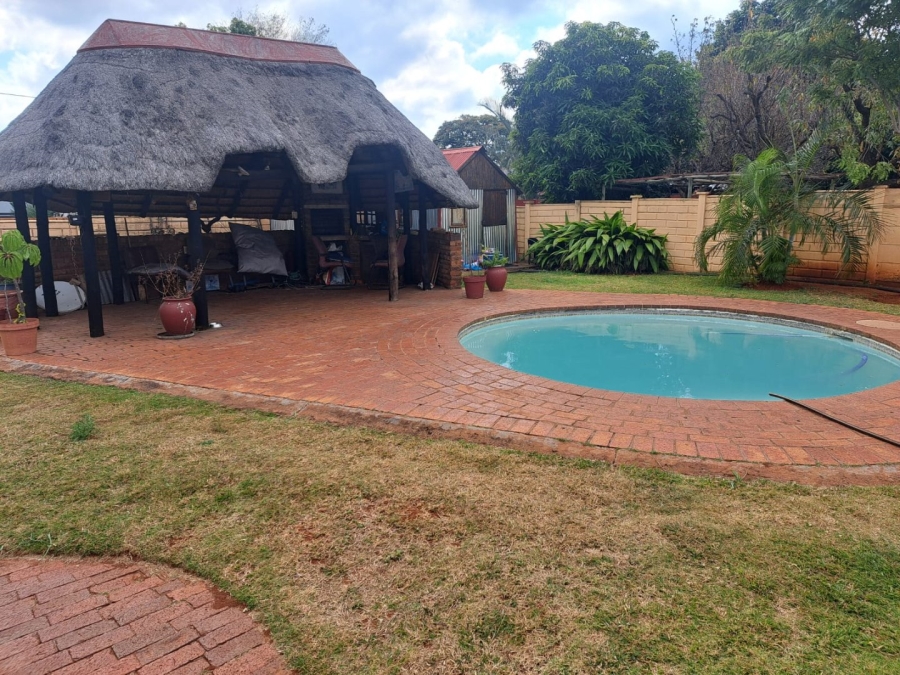 6 Bedroom Property for Sale in Sinoville Gauteng