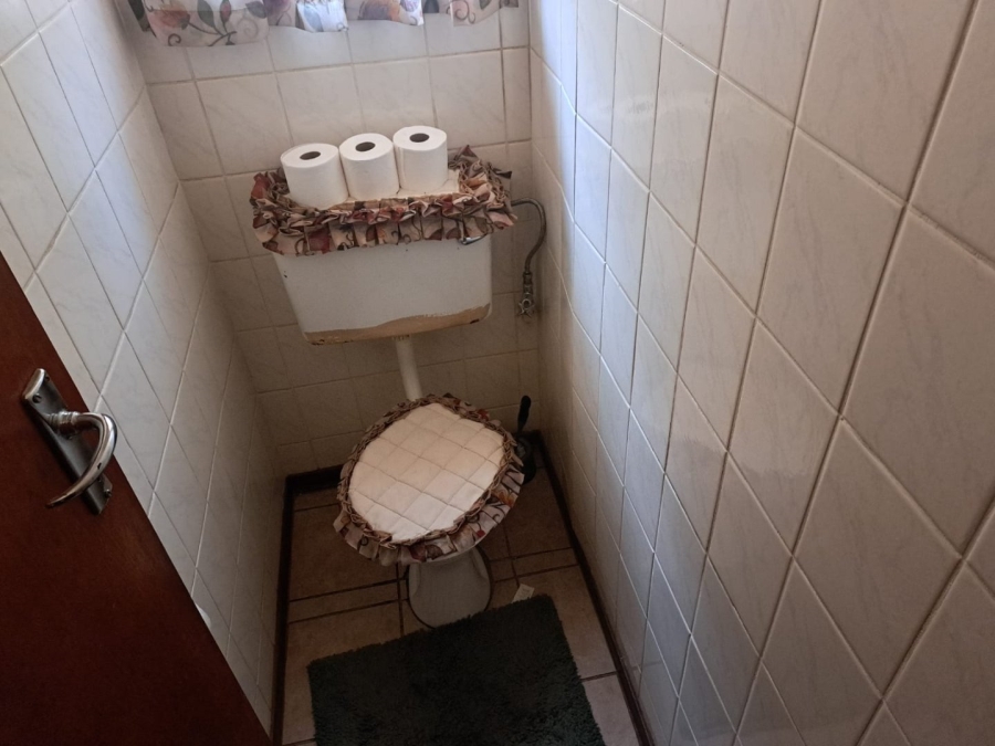 6 Bedroom Property for Sale in Sinoville Gauteng