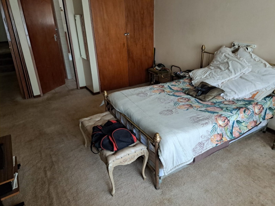 6 Bedroom Property for Sale in Sinoville Gauteng