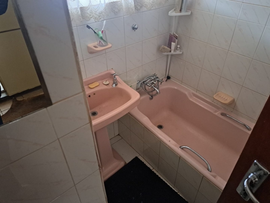 6 Bedroom Property for Sale in Sinoville Gauteng