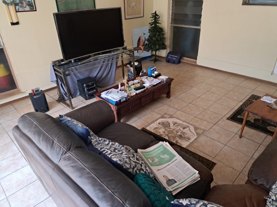 6 Bedroom Property for Sale in Sinoville Gauteng