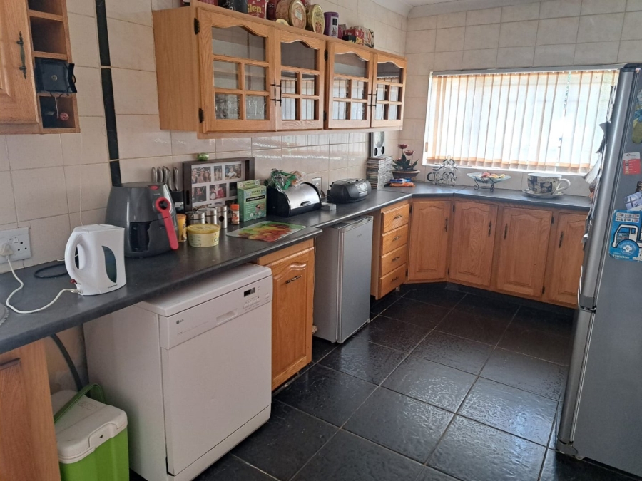 6 Bedroom Property for Sale in Sinoville Gauteng