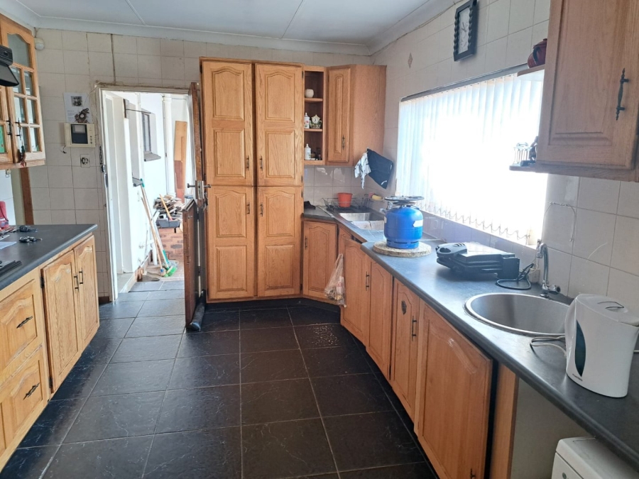 6 Bedroom Property for Sale in Sinoville Gauteng