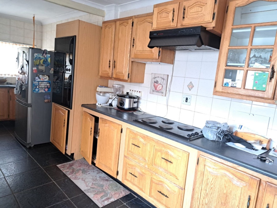 6 Bedroom Property for Sale in Sinoville Gauteng