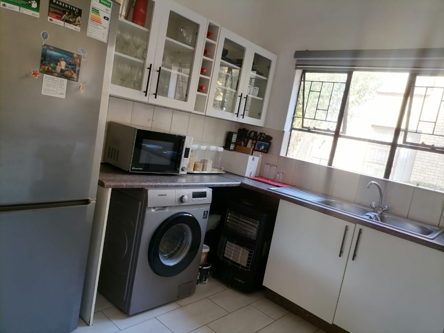 2 Bedroom Property for Sale in Wilgeheuwel Gauteng