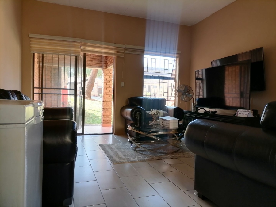 2 Bedroom Property for Sale in Wilgeheuwel Gauteng