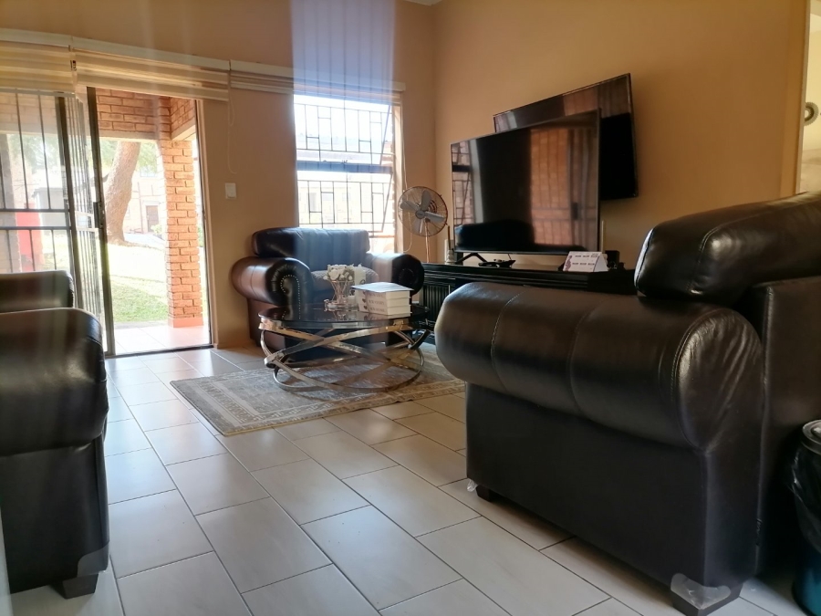 2 Bedroom Property for Sale in Wilgeheuwel Gauteng