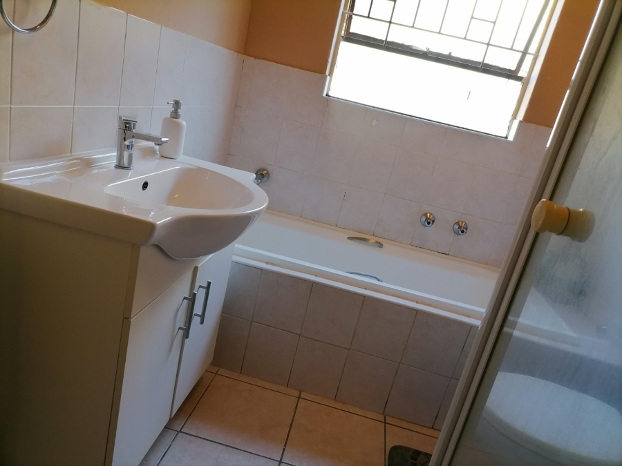 2 Bedroom Property for Sale in Wilgeheuwel Gauteng