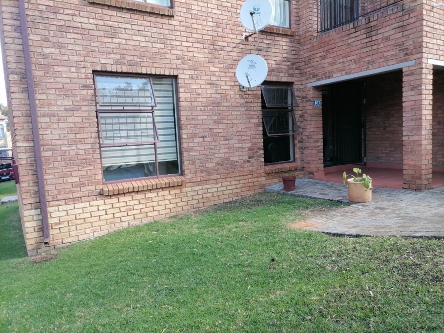 2 Bedroom Property for Sale in Wilgeheuwel Gauteng