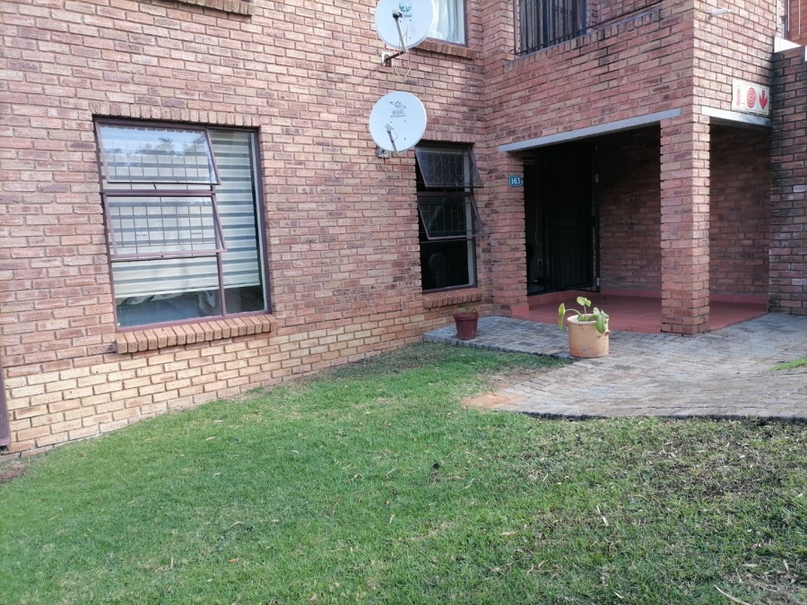 2 Bedroom Property for Sale in Wilgeheuwel Gauteng