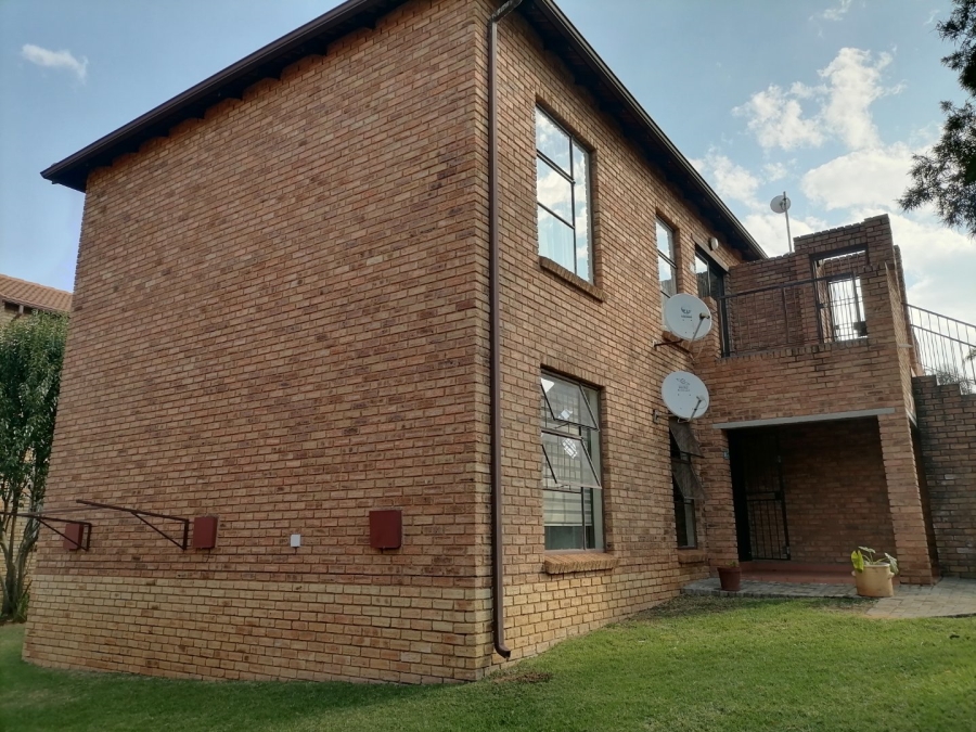 2 Bedroom Property for Sale in Wilgeheuwel Gauteng
