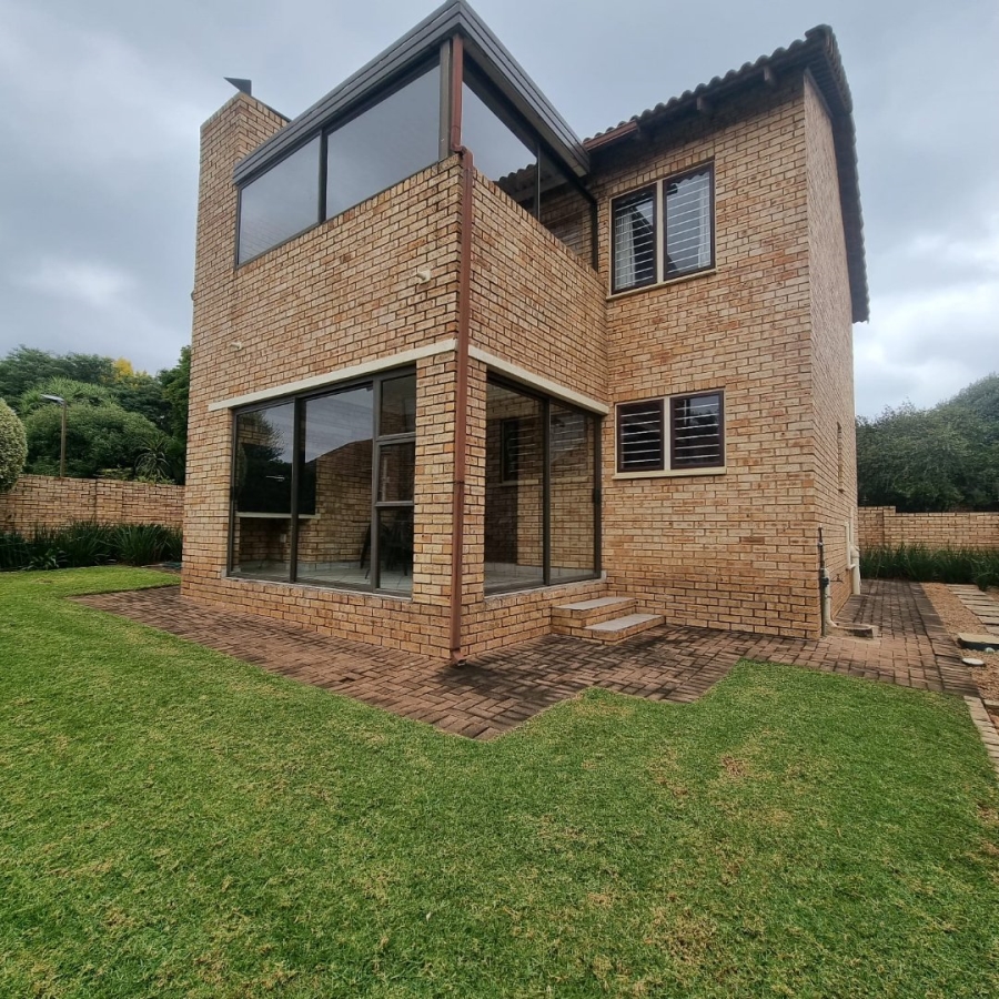 4 Bedroom Property for Sale in Ruimsig Noord Gauteng