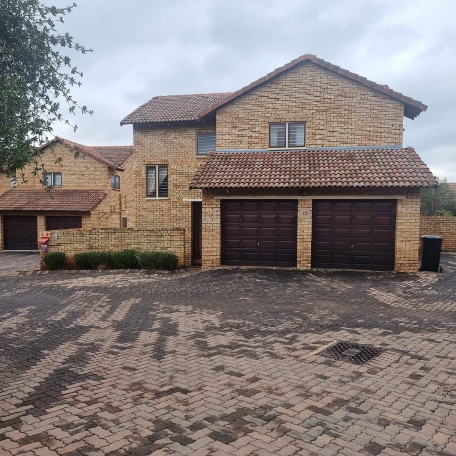 4 Bedroom Property for Sale in Ruimsig Noord Gauteng