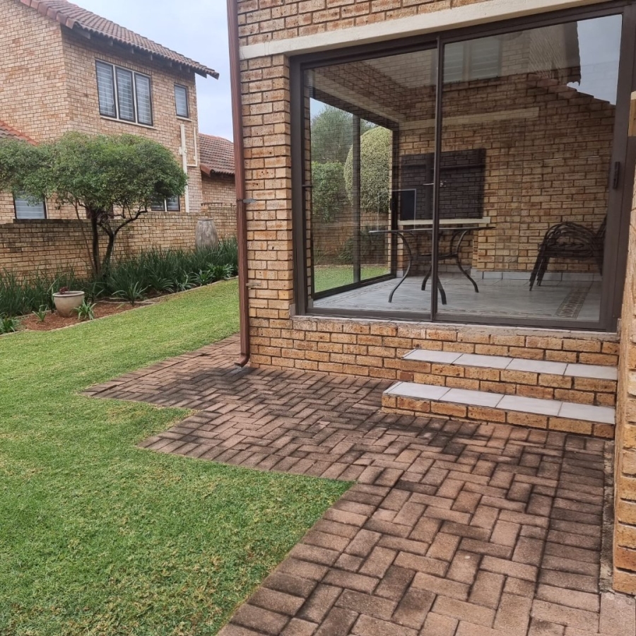 4 Bedroom Property for Sale in Ruimsig Noord Gauteng