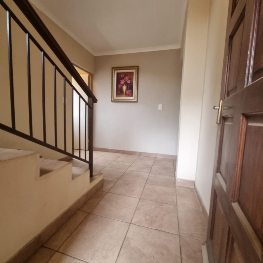 4 Bedroom Property for Sale in Ruimsig Noord Gauteng