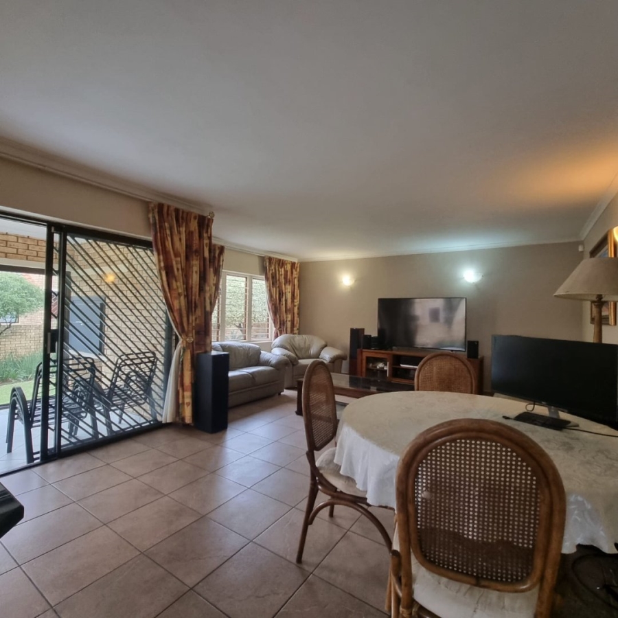 4 Bedroom Property for Sale in Ruimsig Noord Gauteng