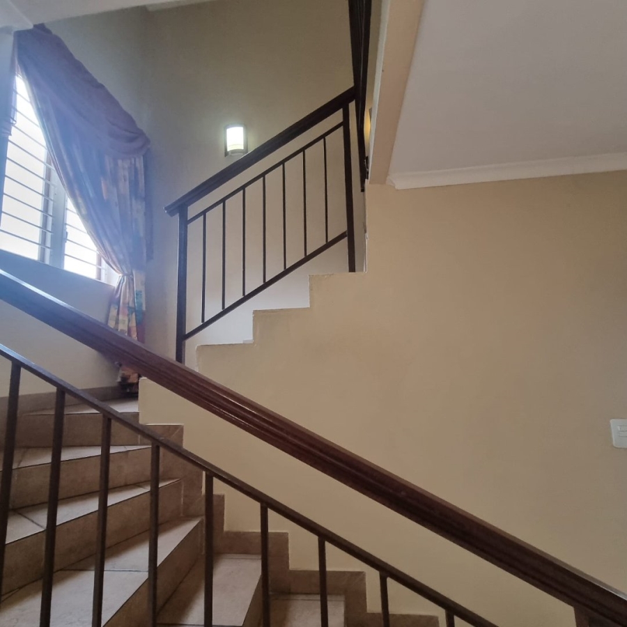 4 Bedroom Property for Sale in Ruimsig Noord Gauteng