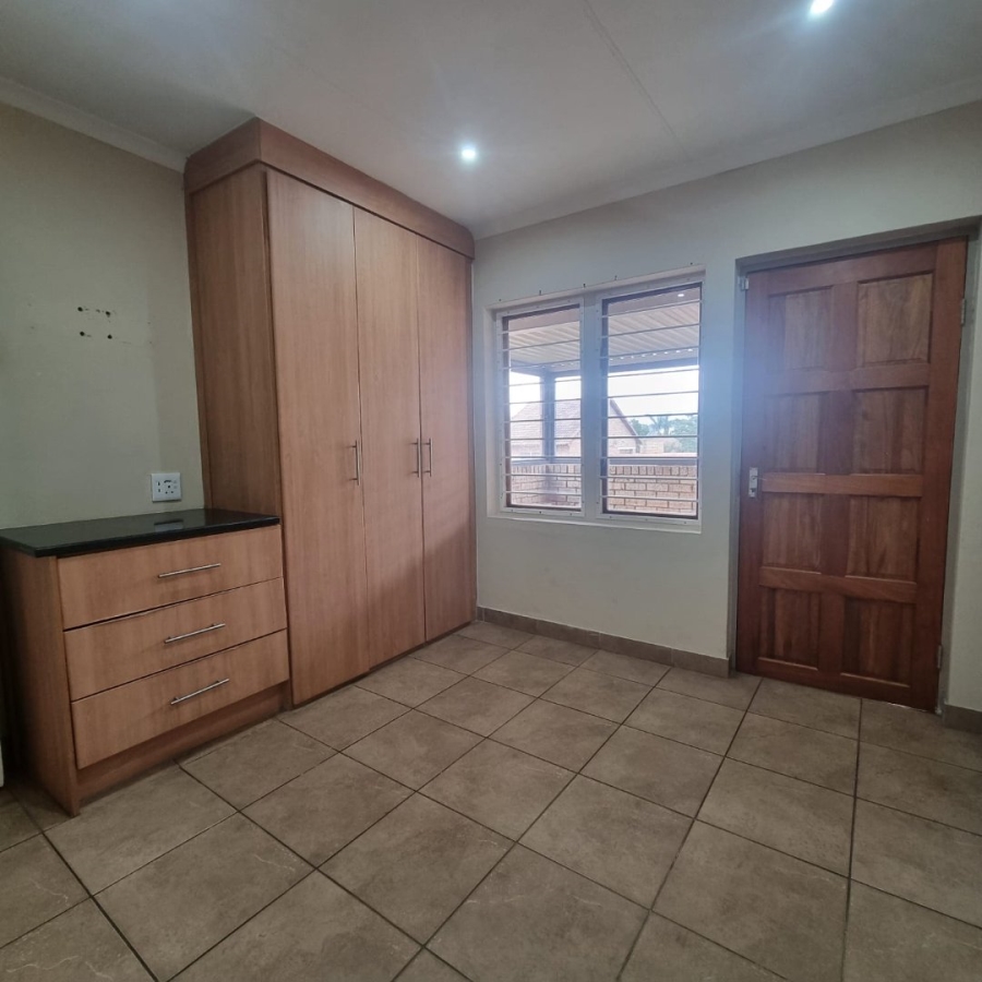 4 Bedroom Property for Sale in Ruimsig Noord Gauteng