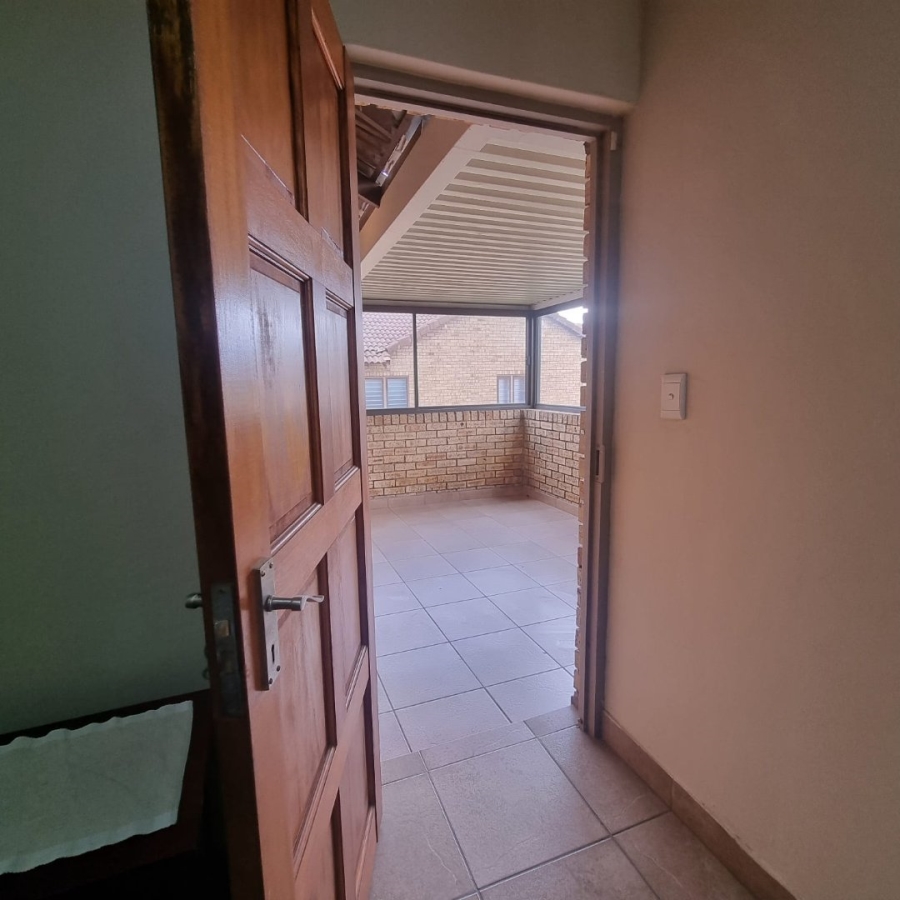 4 Bedroom Property for Sale in Ruimsig Noord Gauteng
