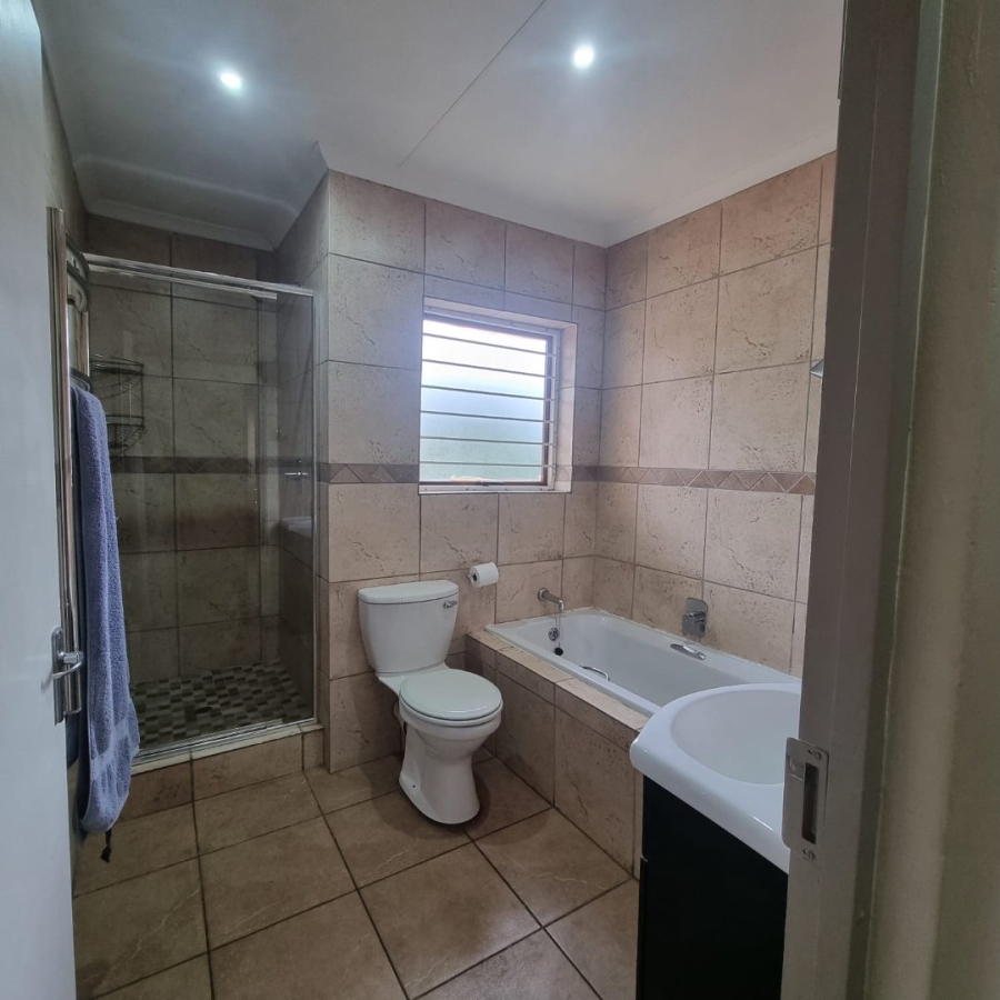 4 Bedroom Property for Sale in Ruimsig Noord Gauteng