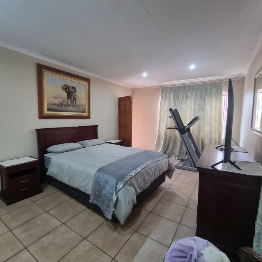 4 Bedroom Property for Sale in Ruimsig Noord Gauteng