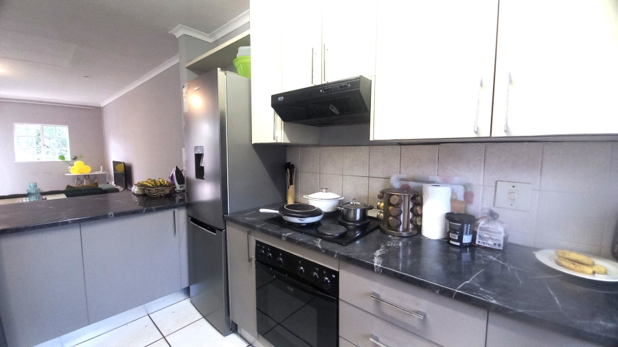 2 Bedroom Property for Sale in Noordwyk Gauteng