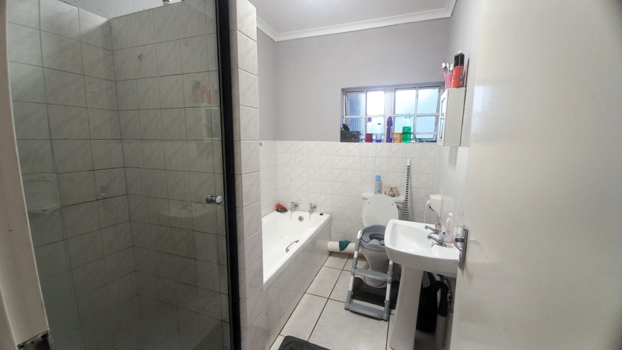 2 Bedroom Property for Sale in Noordwyk Gauteng