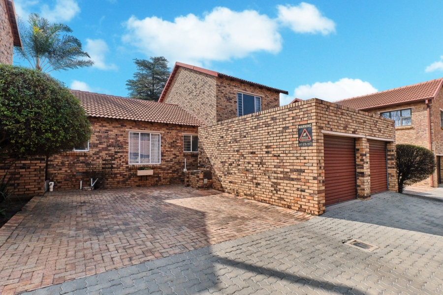3 Bedroom Property for Sale in Weltevreden Park Gauteng