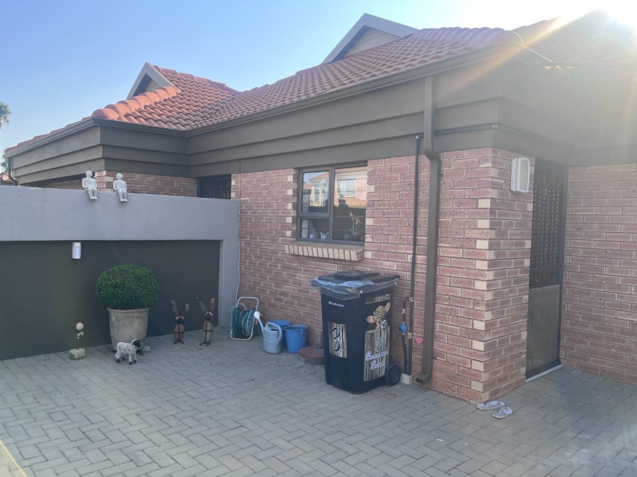 2 Bedroom Property for Sale in Pomona Gauteng