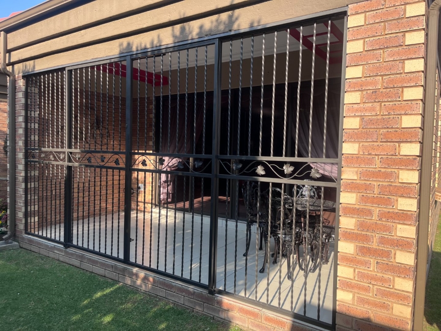 2 Bedroom Property for Sale in Pomona Gauteng