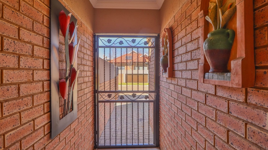 2 Bedroom Property for Sale in Pomona Gauteng