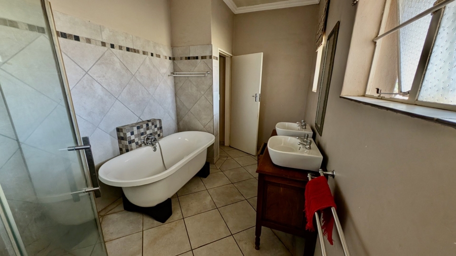 4 Bedroom Property for Sale in Kameeldrift West Gauteng