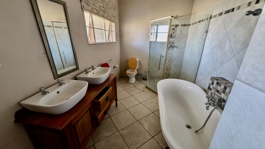 4 Bedroom Property for Sale in Kameeldrift West Gauteng