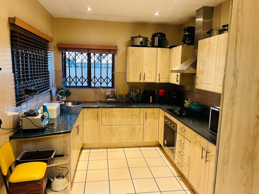 5 Bedroom Property for Sale in Noordwyk Gauteng