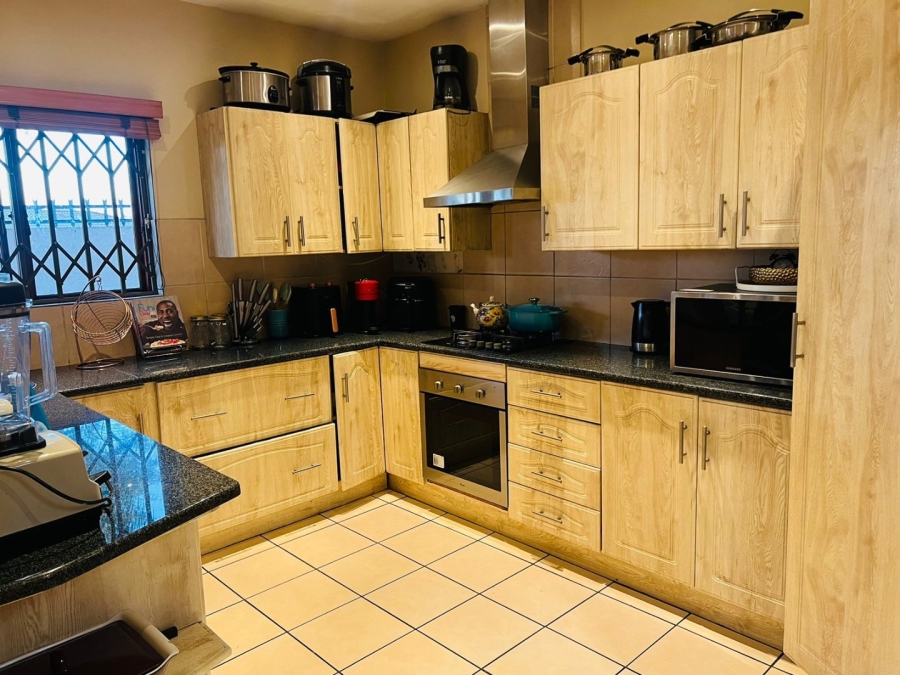 5 Bedroom Property for Sale in Noordwyk Gauteng