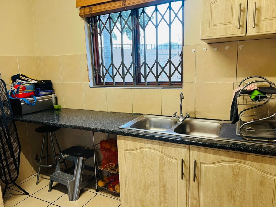 5 Bedroom Property for Sale in Noordwyk Gauteng