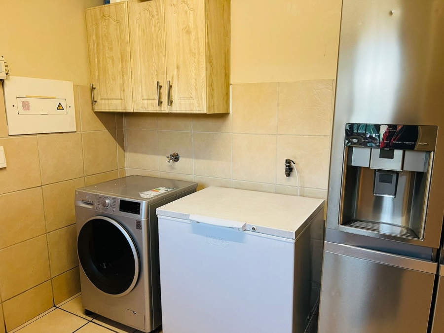 5 Bedroom Property for Sale in Noordwyk Gauteng