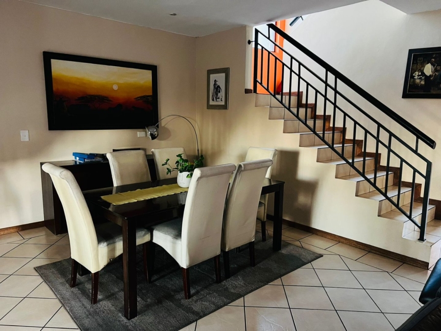 5 Bedroom Property for Sale in Noordwyk Gauteng