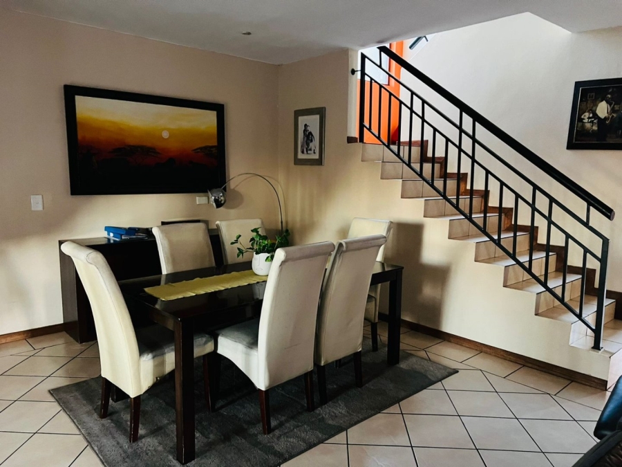 5 Bedroom Property for Sale in Noordwyk Gauteng