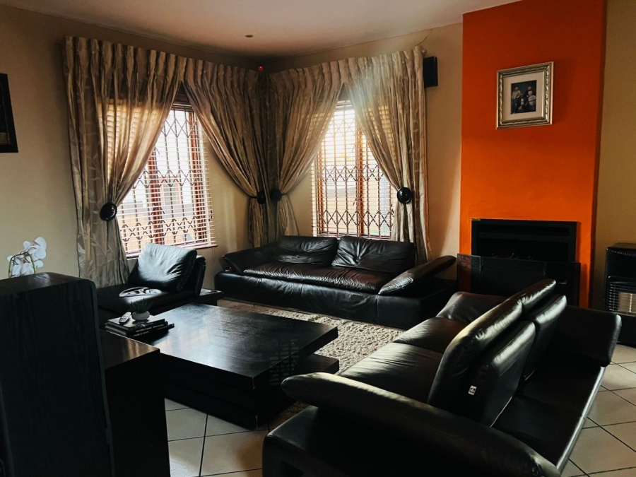 5 Bedroom Property for Sale in Noordwyk Gauteng