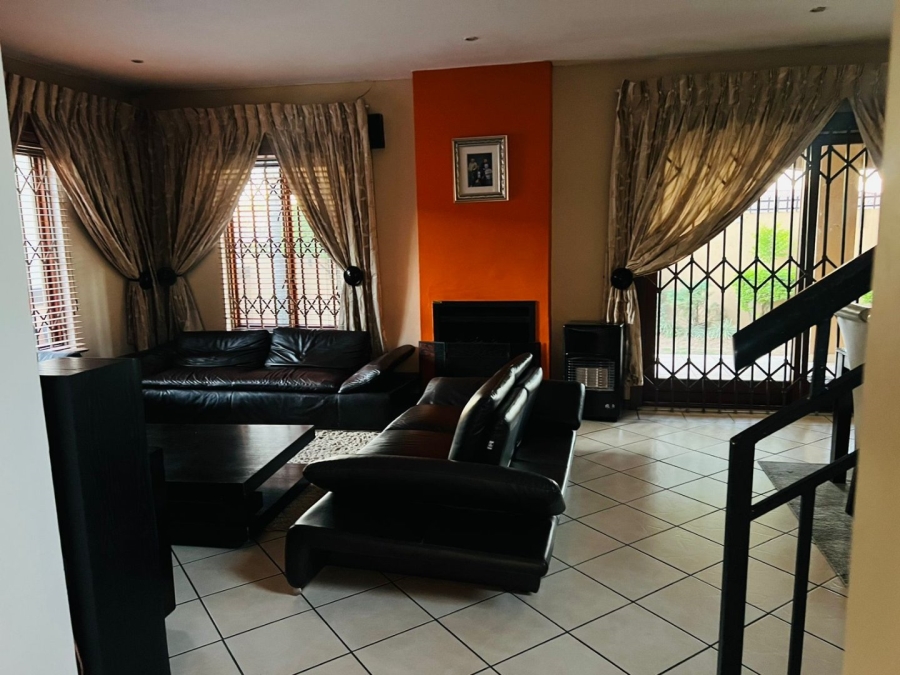 5 Bedroom Property for Sale in Noordwyk Gauteng