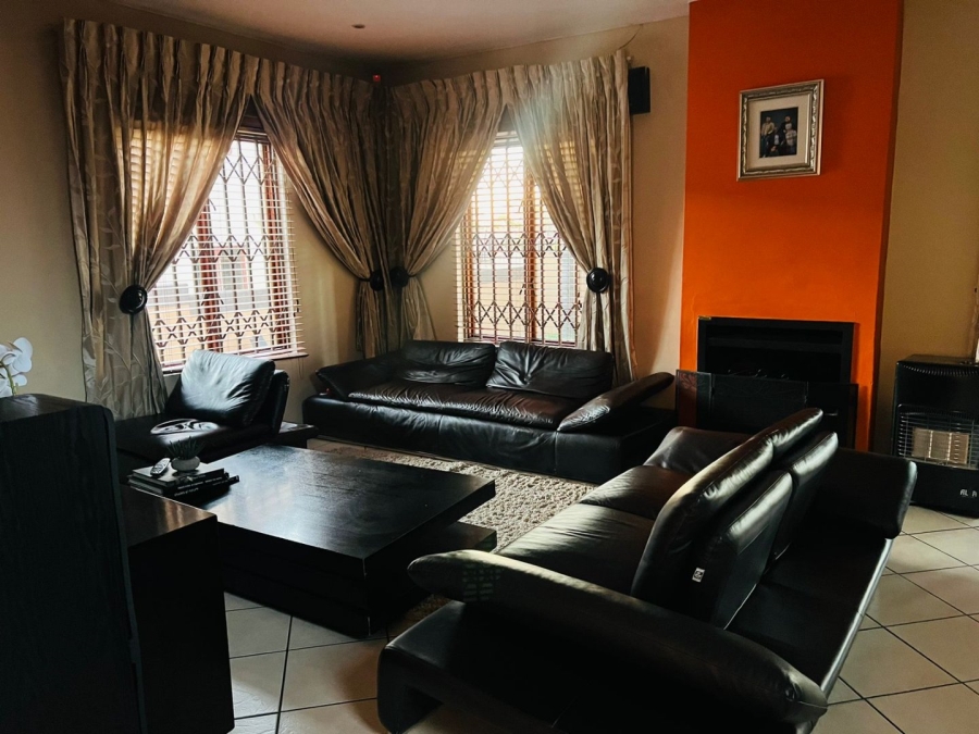 5 Bedroom Property for Sale in Noordwyk Gauteng