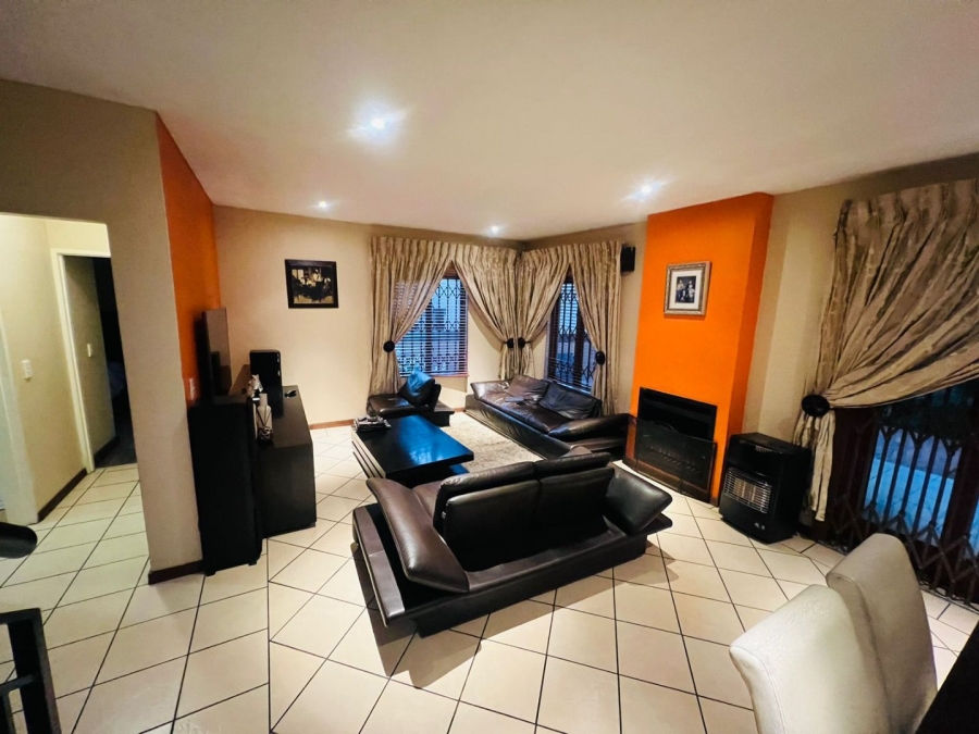 5 Bedroom Property for Sale in Noordwyk Gauteng